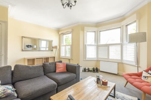 2 bedroom flat to rent, Berber Road London SW11