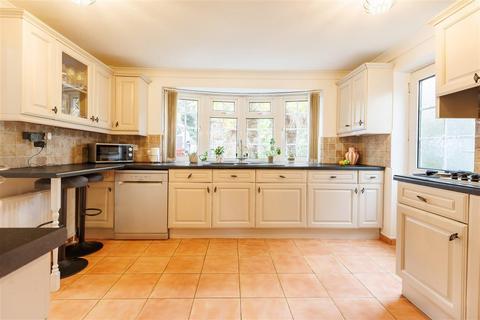 4 bedroom detached house for sale, Lower Swaines, Epping