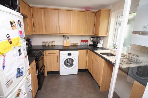 2 bedroom end of terrace house to rent, Avon View, Salisbury SP1