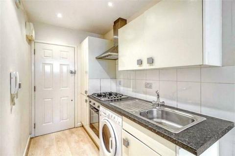 Studio to rent, Finchley Road, London, NW11