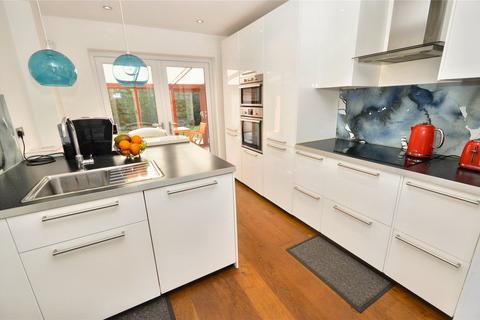 3 bedroom detached house for sale, St. Helens Close, Leeds, West Yorkshire