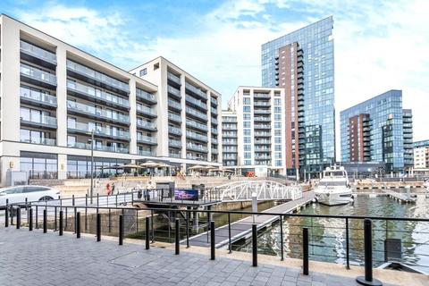 2 bedroom flat to rent, Maritime Walk, Ocean Village SO14