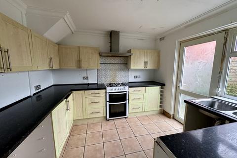 3 bedroom end of terrace house for sale, Broadfield Avenue, Blackpool FY4