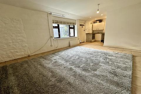 1 bedroom barn conversion to rent, Rowdell Croft The Street, Washington, RH20