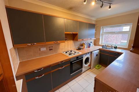 24 Oak Tree Close, London, W5 2AQ