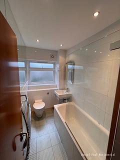 24 Oak Tree Close, London, W5 2AQ
