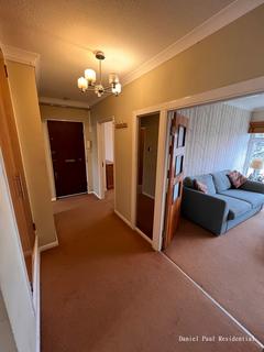 24 Oak Tree Close, London, W5 2AQ