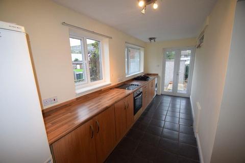 5 bedroom semi-detached house to rent, 117 Barnmeadow Road