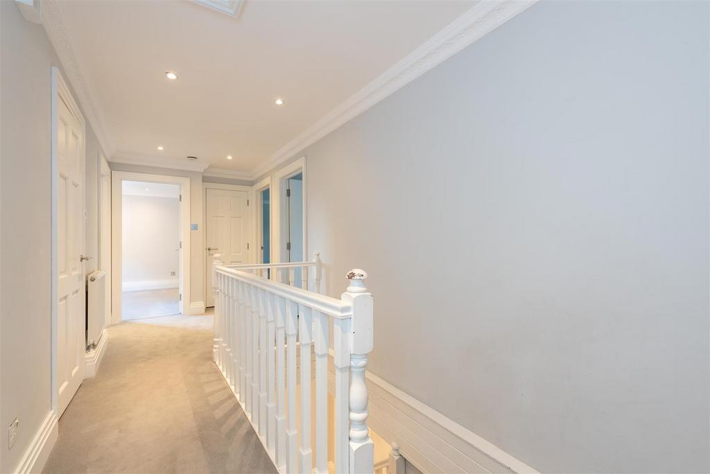 Gills Hill Lane 13.jpg
