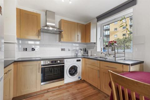 2 bedroom apartment for sale, Inverness Mews, North Woolwich E16