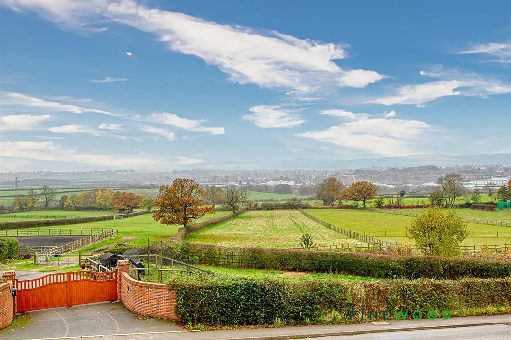 Views to the front to crich