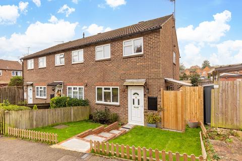 3 bedroom end of terrace house for sale, Estcots Drive, East Grinstead RH19