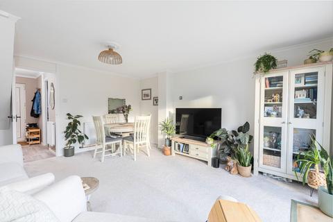 32 Estcots Drive, East Grinstead, RH19 3DB