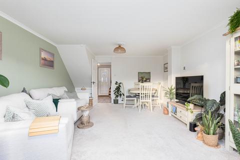 32 Estcots Drive, East Grinstead, RH19 3DB