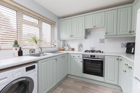 32 Estcots Drive, East Grinstead, RH19 3DB