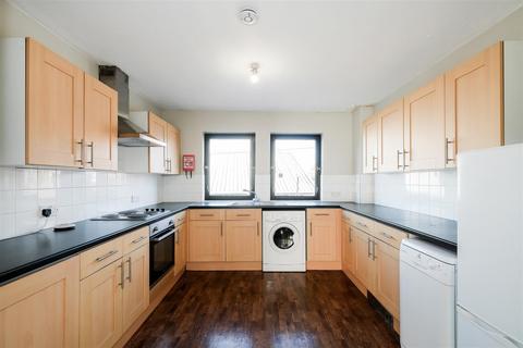 1 bedroom flat to rent, College Place, Snaresbrook, E17