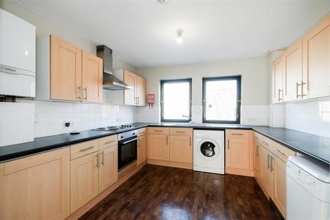 1 bedroom flat to rent, College Place, Snaresbrook, E17