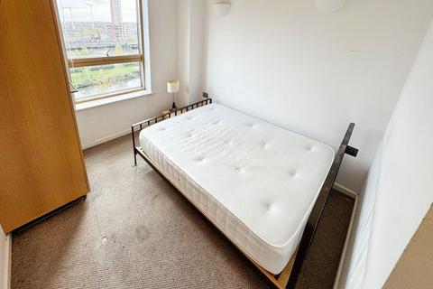 2 bedroom flat to rent, Riverside Way, Leeds, West Yorkshire, UK, LS1