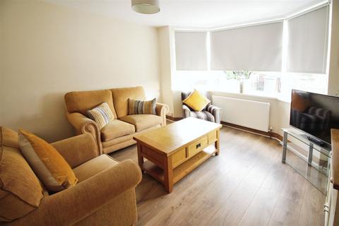 4 bedroom semi-detached house for sale, Hawkhill Gardens, Leeds LS15