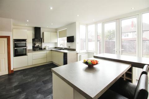 4 bedroom semi-detached house for sale, Hawkhill Gardens, Leeds LS15