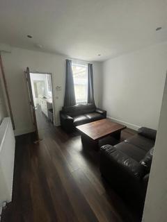 2 bedroom terraced house to rent, High Street, Newcastle-under-Lyme ST5