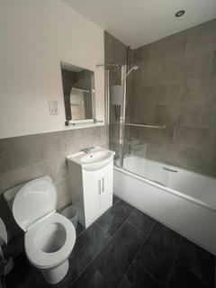 2 bedroom terraced house to rent, High Street, Newcastle-under-Lyme ST5