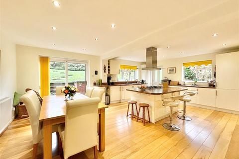 118 Buxton Road, Disley, Stockport, SK12 2HG
