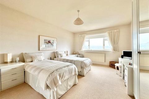 118 Buxton Road, Disley, Stockport, SK12 2HG