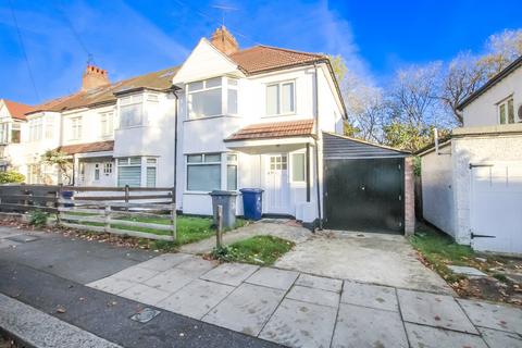 3 bedroom house to rent, Kings Close, Hendon, NW4