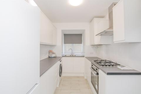 3 bedroom house to rent, Kings Close, Hendon, NW4