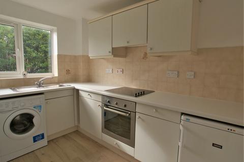 1 bedroom ground floor maisonette to rent, Cambridge Road, West Molesey KT8