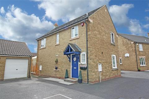 3 bedroom detached house to rent, Lower Meadow, Ilminster, Somerset, TA19