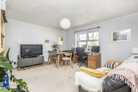 1 bedroom flat to rent, Lewin Road, London SW16