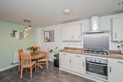 3 bedroom townhouse for sale, Honeybourne Road, Leeds