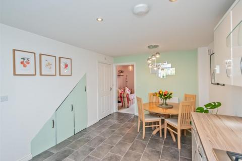 3 bedroom townhouse for sale, Honeybourne Road, Leeds