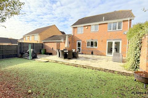 4 bedroom detached house for sale, Biggs Grove Road, West Cheshunt