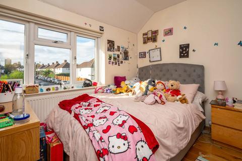 21 Douglas Road, Kingston Upon Thames, KT1 3PX