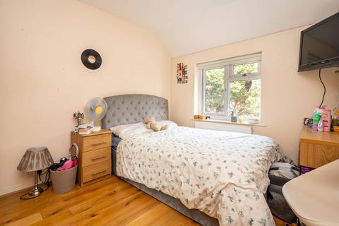 21 Douglas Road, Kingston Upon Thames, KT1 3PX