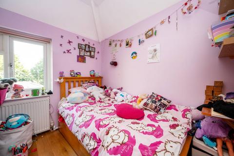 21 Douglas Road, Kingston Upon Thames, KT1 3PX