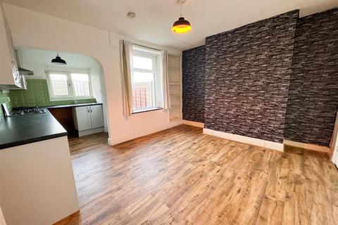 2 bedroom terraced house to rent, Bench Road