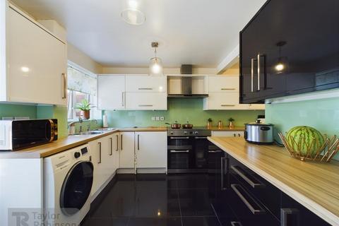 3 bedroom terraced house for sale, Gossops Green, Crawley