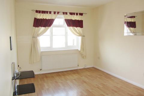 2 bedroom terraced house to rent, Walton Road, Woking GU21