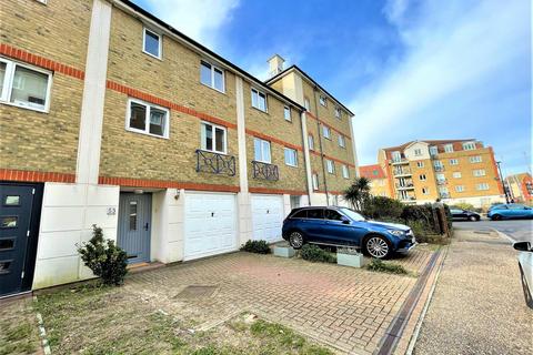 4 bedroom townhouse to rent, Bermuda Place, Eastbourne BN23