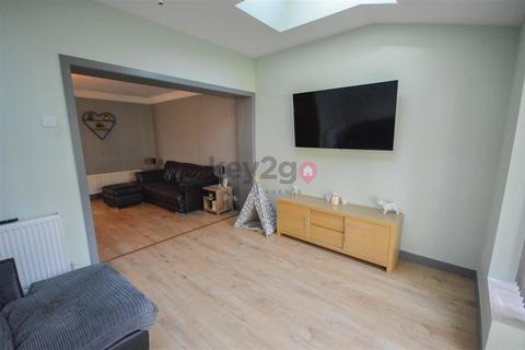 3 bedroom detached house for sale, Ullswater Avenue, Halfway, Sheffield, S20