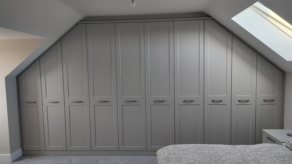 Bedroom 1 - wardrobes.jpg
