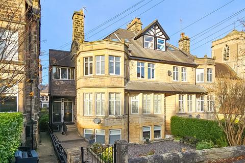 3 bedroom apartment to rent, West Cliffe Grove, Harrogate, HG2