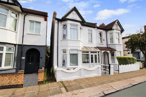 3 bedroom semi-detached house to rent, Woodfield Park Drive, Leigh-On-Sea