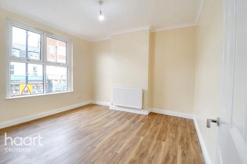 3 bedroom flat to rent, Beulah Road, Thornton heath