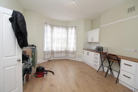 1 bedroom apartment to rent, Brownhill Road, Catford, SE6