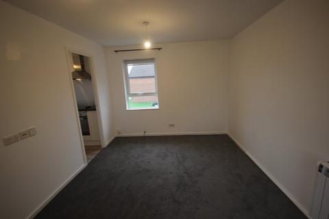 Studio to rent, Fotheringay Gardens, Slough SL1